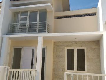 Rumah Baru Gress di Perumahan Greenlake Wonorejo Rungkut