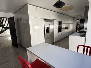 Casa en venta 5 dorm 5 baños y serv. San Carlos de Apoquindo