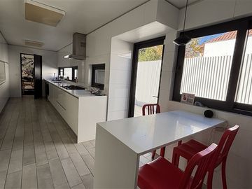 Casa en venta 5 dorm 5 baños y serv. San Carlos de Apoquindo