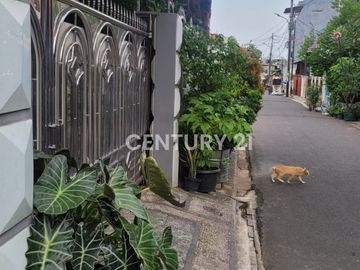 TURUN HARGA! Rumah Akses Jalan 2 Mobil Lega Di Johar Baru