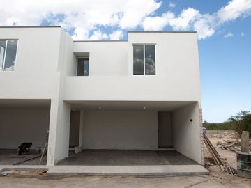 VENTA CASA TIPO TOWNHOUSE EN DZITYA AL NORTE DE MERIDA
