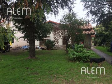 Alem Propiedades | Chalet sobre doble lote | Venta | 3 dormitorios