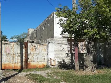 SE VENDE demolicion con TERRENO UNICO de 960m2 sobre AVENIDA