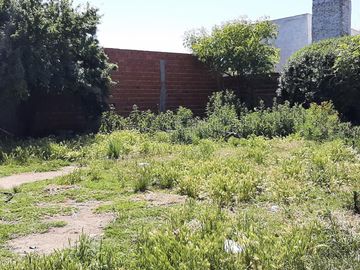 SE VENDE demolicion con TERRENO UNICO de 960m2 sobre AVENIDA
