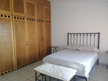 CASA EN VENTA EN RESIDENCIAL PARAISO CON CANCHAS DE TENIS ALBERCA JARDIN