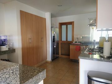 CASA EN VENTA EN RESIDENCIAL PARAISO CON CANCHAS DE TENIS ALBERCA JARDIN