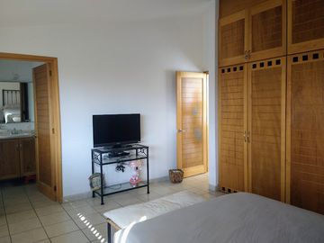 CASA EN VENTA EN RESIDENCIAL PARAISO CON CANCHAS DE TENIS ALBERCA JARDIN