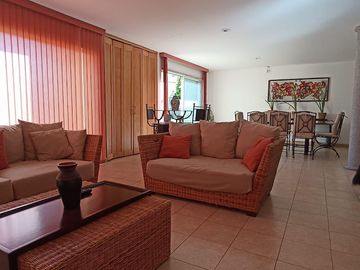 CASA EN VENTA EN RESIDENCIAL PARAISO CON CANCHAS DE TENIS ALBERCA JARDIN