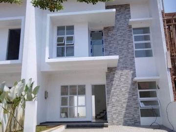 RUMAH BARU SIAP HUNI LOKASI STRATEGIS DI KOTA MADYA BANDUNG 4 KAMAR 3 KAMAR MANDI 2 LANTAI MULAI 1,6 M MANDI