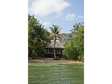 SEA Confiable Vende ECO RESORT en Bocas del Toro