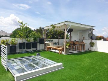 Rumah 3 Lantai Fully Furnished ada Private Pool & Rooftop Nuansa Garden untuk Barbeque