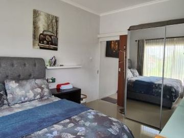 Rumah 3 Lantai Fully Furnished ada Private Pool & Rooftop Nuansa Garden untuk Barbeque