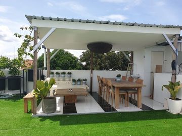Rumah 3 Lantai Fully Furnished ada Private Pool & Rooftop Nuansa Garden untuk Barbeque