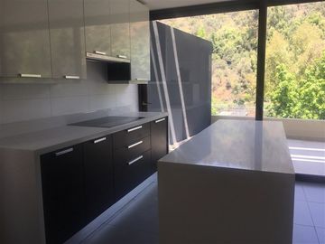 Azotea con jacuzzi y parilla, doble altura en living