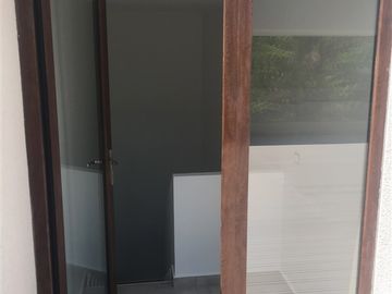 Azotea con jacuzzi y parilla, doble altura en living