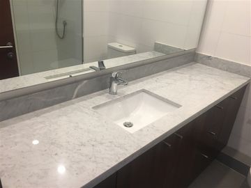 Azotea con jacuzzi y parilla, doble altura en living