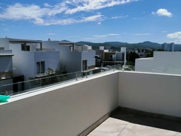 Hermosa Casa en La Condesa Juriquilla, ROOF GARDEN, Jardín, 4 Habitaciones..