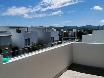 Hermosa Casa en La Condesa Juriquilla, ROOF GARDEN, Jardín, 4 Habitaciones..