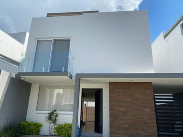 Hermosa Casa en La Condesa Juriquilla, ROOF GARDEN, Jardín, 4 Habitaciones..