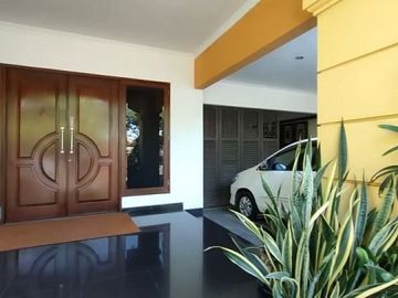 Rumah Mewah Sangat Luas Raya Kertajaya Indah Parkiran Luas