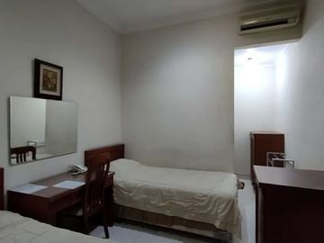 Rumah Mewah Sangat Luas Raya Kertajaya Indah Parkiran Luas