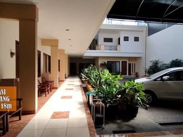 Rumah Mewah Sangat Luas Raya Kertajaya Indah Parkiran Luas