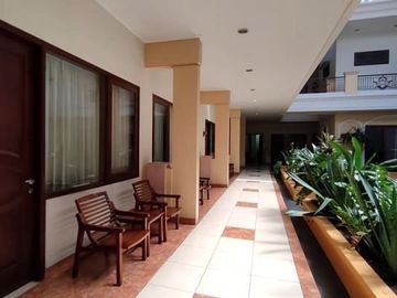 Rumah Mewah Sangat Luas Raya Kertajaya Indah Parkiran Luas