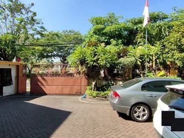 Rumah Mewah Sangat Luas Raya Kertajaya Indah Parkiran Luas