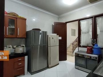 Rumah Mewah Sangat Luas Raya Kertajaya Indah Parkiran Luas