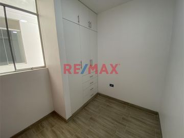 🌟 ¡Descubre tu próximo hogar en Pimentel, con piscina y zona de parrillas en Chiclayo! 🌟

🏠 Este moderno departamento en ESTRENO en el 5TO piso te e