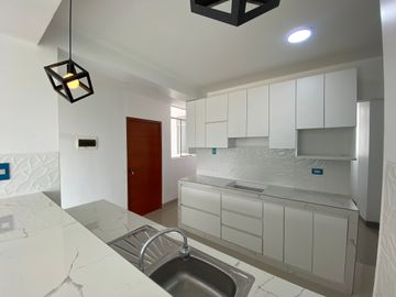 🌟 ¡Descubre tu próximo hogar en Pimentel, con piscina y zona de parrillas en Chiclayo! 🌟

🏠 Este moderno departamento en ESTRENO en el 5TO piso te e
