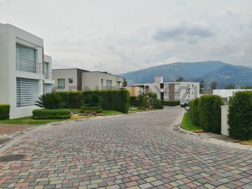 Venta Terreno Cumbayá, dentro de Urbanizacion