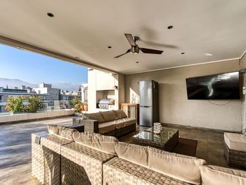 Excelente Duplex con Quincho en Azotea, Dehesa Central