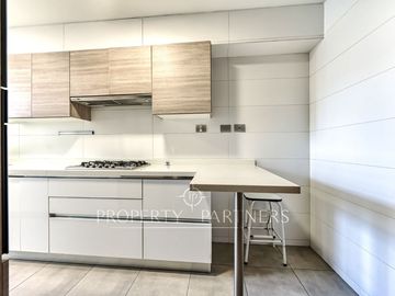 Excelente Duplex con Quincho en Azotea, Dehesa Central