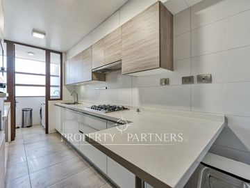 Excelente Duplex con Quincho en Azotea, Dehesa Central