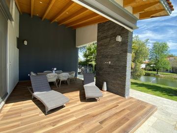 Residencia de Autor en El Campanario,  Vista al Lago, Terreno 1,250 m2
