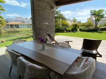 Residencia de Autor en El Campanario,  Vista al Lago, Terreno 1,250 m2
