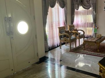 Rumah Mewah dan Full Furnished, 5 menit ke One BelPark Mall