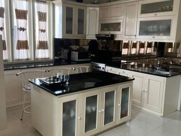 Rumah Mewah dan Full Furnished, 5 menit ke One BelPark Mall