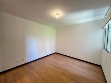 apartamento en arriendo en cumbres. Cod A9433980
