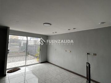 Casa en arriendo de 2 dorm. en Maipú