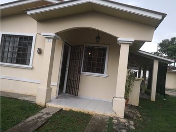Vendo casa en Barrio Colón *LC-C-09*