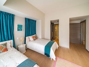 Departamento de lujo,  techos altos, en Bosque Real, pet-friendly, alberca techa