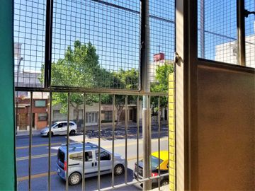DEPARTAMENTO 3 AMBIENTES CON BALCÓN V. GRAL MITRE
