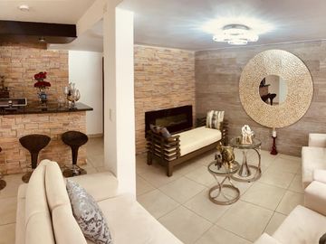 Venta Casa Totalmente Remodelada en Carcelen
