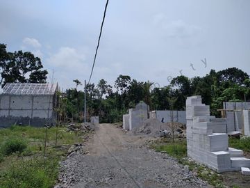 DIJUAL RUMAH DESAIN MODERN TROPICAL DEKAT TOL MANISRENGGO