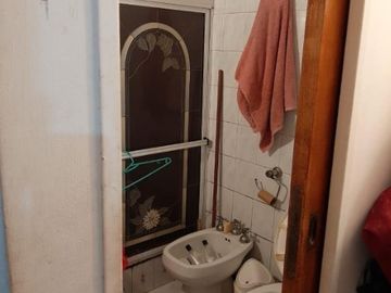 DEPARTAMENTO DE 3 AMBIENTES AL FRENTE CON COCHERA EN VENTA - MORON SUR