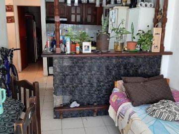 DEPARTAMENTO DE 3 AMBIENTES AL FRENTE CON COCHERA EN VENTA - MORON SUR