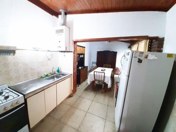 Venta casa 6 Ambentes con cochera - Villa Pueyrredon