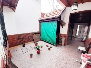 Venta casa 6 Ambentes con cochera - Villa Pueyrredon